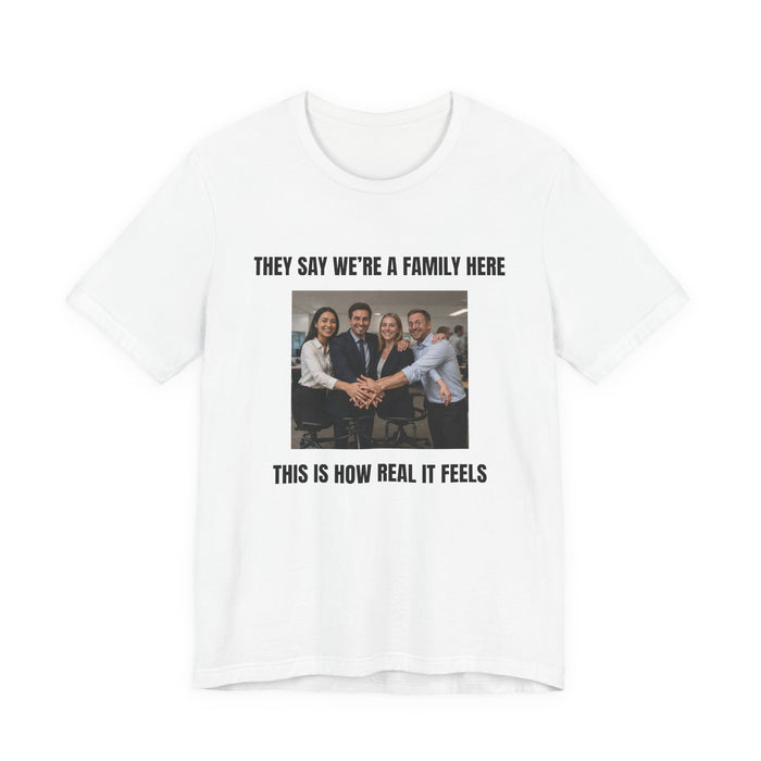 T-shirt « They Say We’re a Family Here » - vue principale